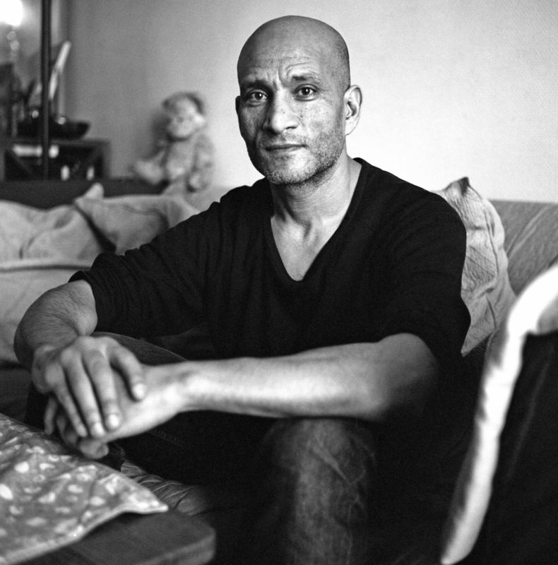 L'auteur Ahmed Dich photographié chez lui en 2015 